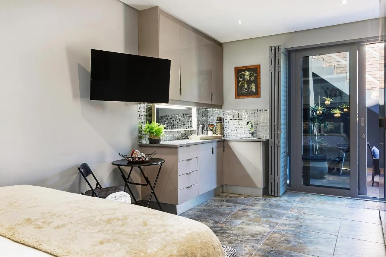 Solar Powered Camps Bay Sea View Apartment Cape Town